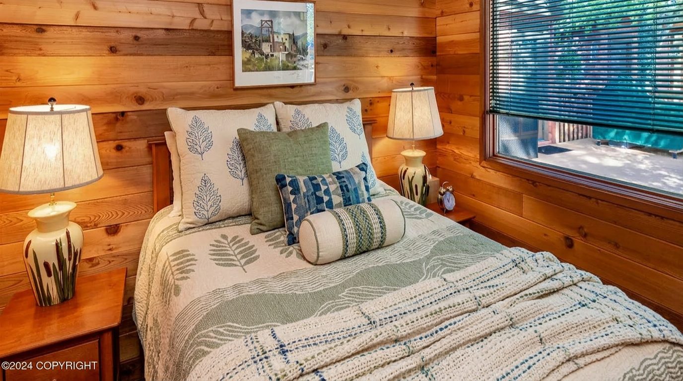 Twin guest cabins